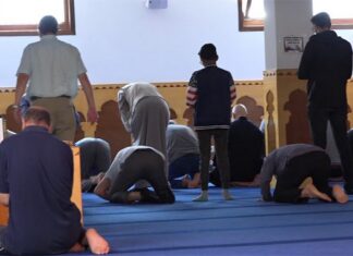 Al-Kabir moskee kijkt naar wat mensen verbindt