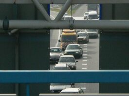 Sein voor spoorwegviaduct tussen A10 en Science Park op oranje
