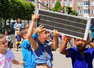 Leerlingen van De Dapper en Thula vieren komst van zonnepanelen