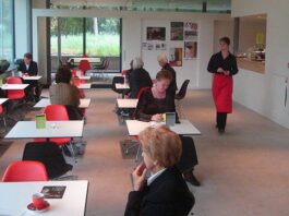 Café Roosenburgh ten grave gedragen