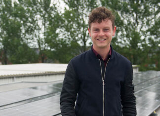 Zonnepanelen kopen op een dak in de buurt