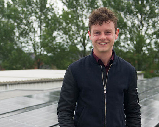 Zonnepanelen kopen op een dak in de buurt