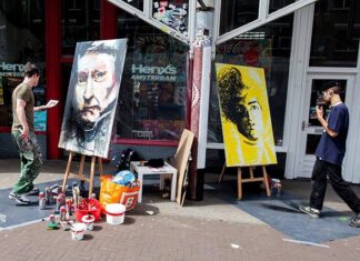 Rembrandt viert zijn verjaardag op straat