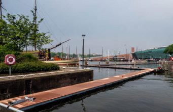 Waterspelen spetterend festijn met bijzondere watersporten