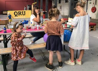 24 uur Oost in QRU: Kunst en performances in campingsfeer