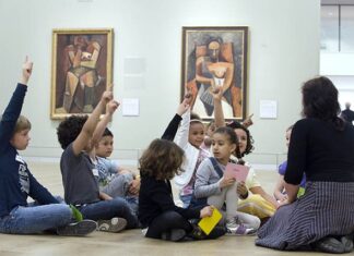 Jonge talenten maken eigen juwelenexpositie in Hermitage