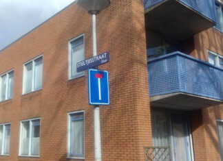 Het straatnaambord