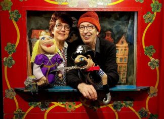 Poppentheater Koos Kneus al vijftien jaar aan het Iepenplein