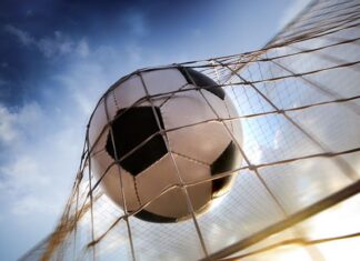 Commerciële voetbalscholen gereguleerd of verdwenen