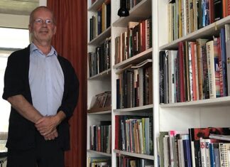 De boekenkast van Harrie Dekkers