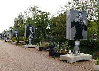 Tijdelijk monument voor genocide in Srebrenica bij Framer Framed