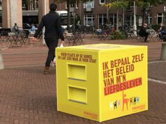 Gele sokkel op Javaplein voor vrijheid van eigen liefdesleven