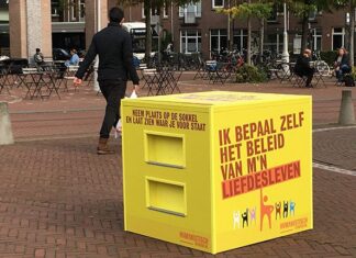 Gele sokkel op Javaplein voor vrijheid van eigen liefdesleven