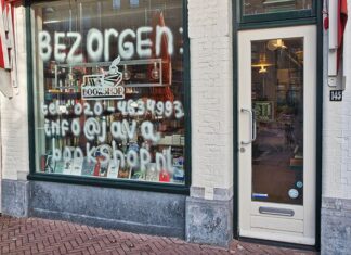 Boekhandels in coronatijd gesloten, maar binnen is het druk