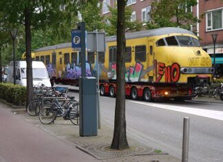 Oud Nieuws | Trein in Molukkenstraat is spoor bijster