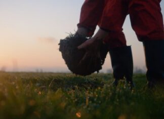 Melkboer roept op om zorg te dragen voor ons landschap