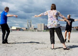 Buiten dansen in Oost voor iedereen van 60 jaar en ouder