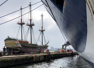 VOC-schip Amsterdam keert terug naar steiger Scheepvaartmuseum
