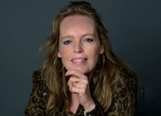 Haar fictiedebuut brengt Jessica de Jong terug naar Oost