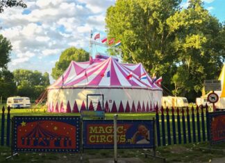 Magic Circus start tournee door de stad op de Radioweg