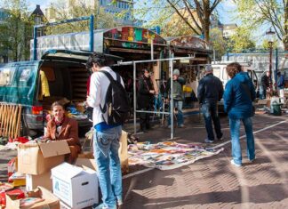 Gemeenteraad wil minder toeristische prullaria op Waterlooplein