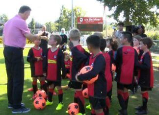 Louis van Gaal wil graag gezien worden door jeugdspelers van z’n oude club