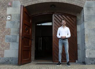 ‘Als je zegt dat je dominee bent, heb je er altijd gesprekken over’
