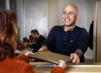 Cybersoek opent voedselbank voor laptops en digitale ondersteuning