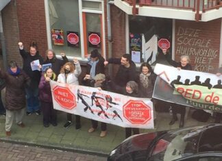 Verontruste bewoners Reinwardtstraat in protest tegen verkoop sociale huurwoning