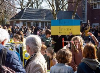 Schilderijen, dromenvangers, armbandjes, allemaal verkocht voor Oekraïne