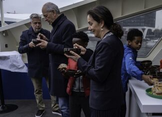 Aan boord van Vrijheidspont voor goed gesprek over vrijheid