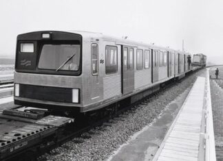 Oud Nieuws | Eerste rit van laatste metro
