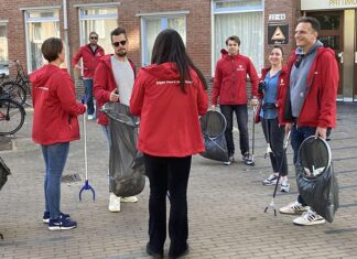 Medewerkers Eigen Haard actief in de buurt