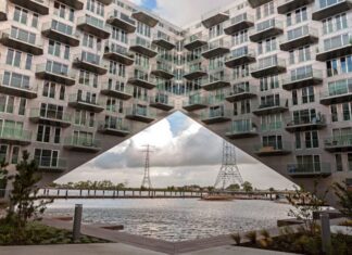 Een IJburgse toren van Babel