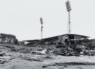 Oud Nieuws | Geen huizen op terrein van Ajax