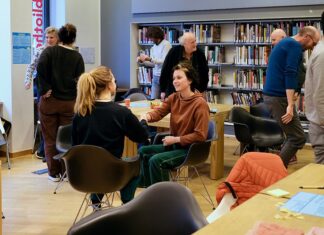 Goede gesprekken in de bibliotheek