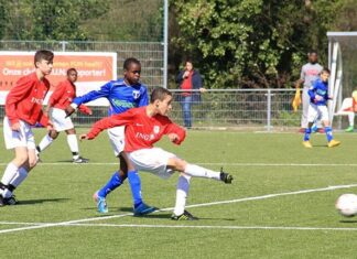 Zeeburgia gaat geld inzamelen zodat alle kinderen kunnen blijven voetballen