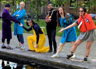 ‘Ode aan mijn Vader’, een theaterwandeling van buurtbewoners op KNSM-eiland