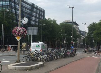 Proef afsluiting Weesperstraat zorgt voor veel overlast in omgeving