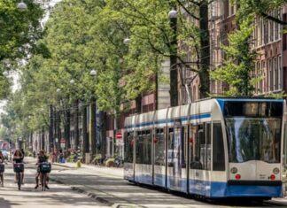 Meepraten over plannen voor herinrichting Czaar Peterstraat