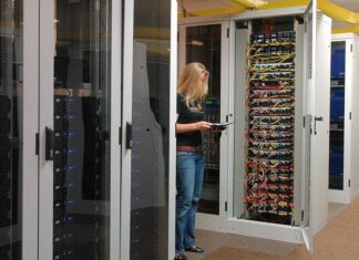 Internetknooppunt AMS-IX op Science Park in Watergraafsmeer viert 30-jarig bestaan