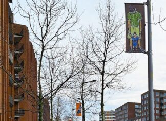 Kleurrijke banieren maken Pampuslaan tot kunstgalerij