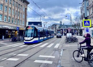 Linnaeusstraat en Middenweg van Fokko Kuik