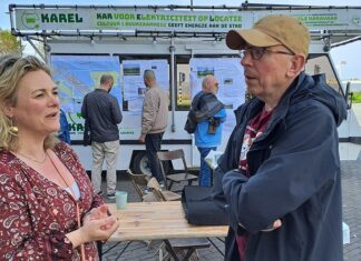 Geanimeerde gesprekken van Carolien de Heer met bewoners op IJburg