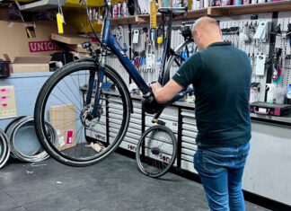 Dennis heeft weinig op met online fietsverkoop en goedkoop geproduceerde fatbikes