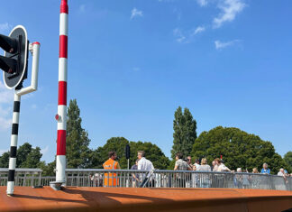 Brug geslagen tussen Amsteldorp, Overamstel en rest van de stad