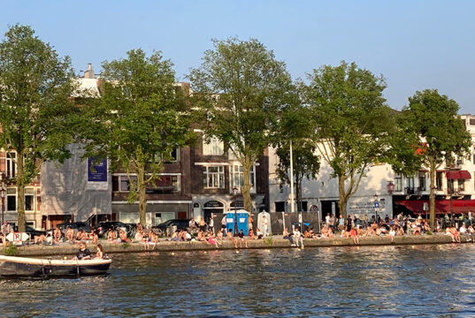 Zwemmen, buiten of binnen. Dat kan op veel plekken in Oost