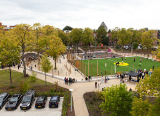 Sjaak Swart heropende Cruyff Court op het Sumatraplantsoen
