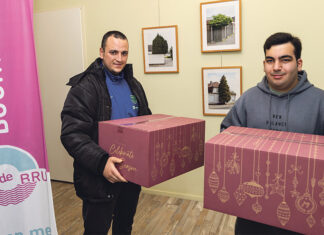 Betrokken buren | Rachid en Sepehr, bezorgen kerstpakketten