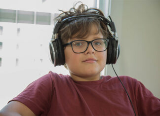 Enthousiaste kinderen leren podcasts maken
